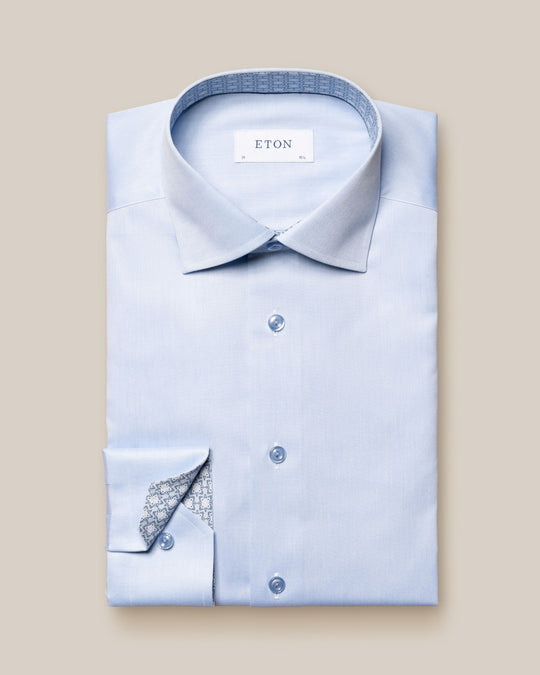 Lyseblå Eton skjorte med Blåt Geometrisk mønster i krave og manchetter