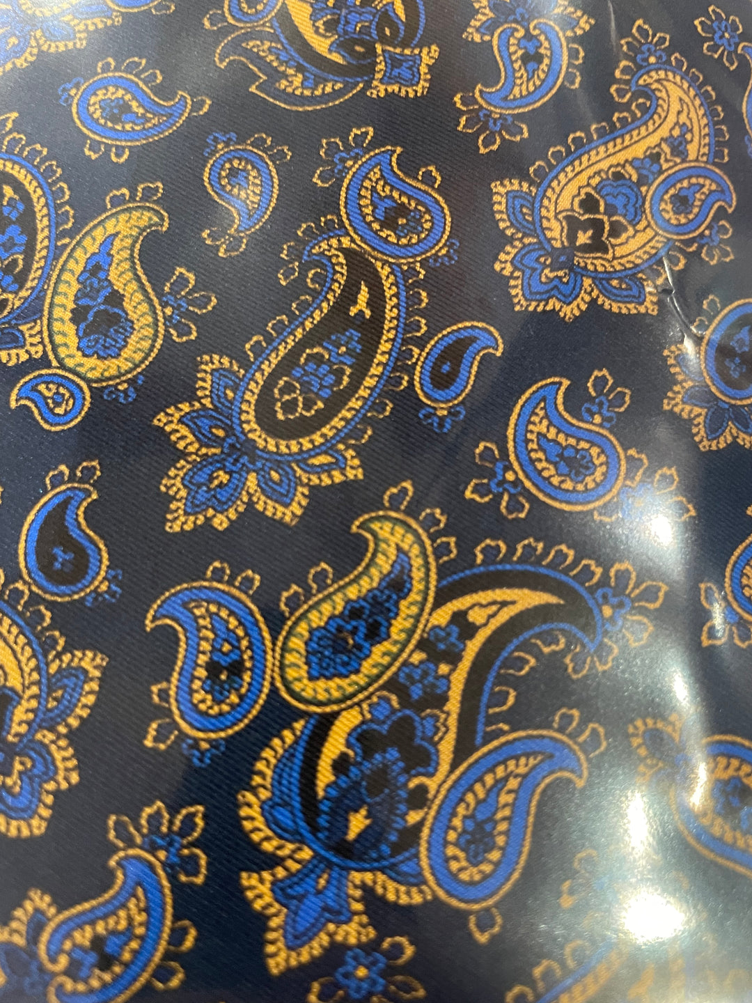 Ascot navy med gul/blå paisley