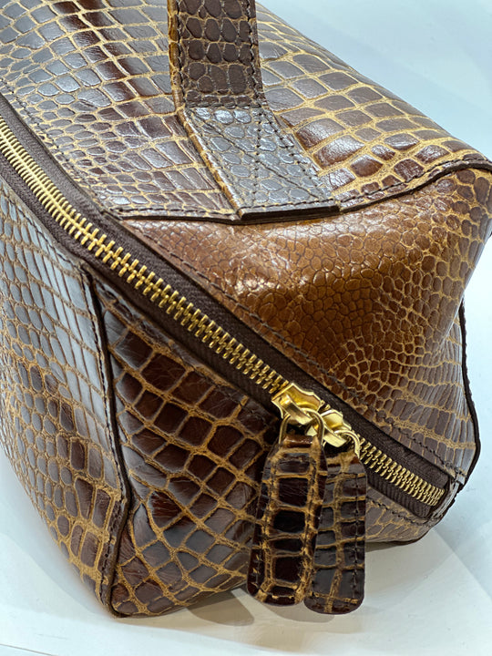 Toilettaske i Brun kalveskind i imiteret Alligator