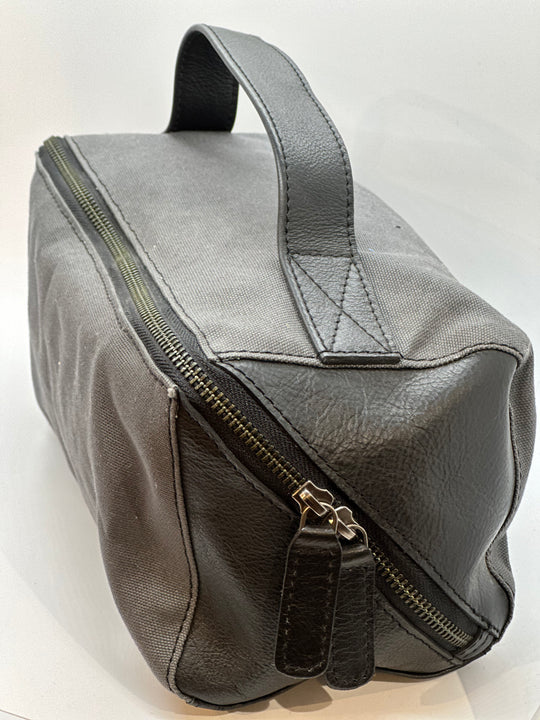 Toilettaske i Sort kalveskind og Grå Canvas