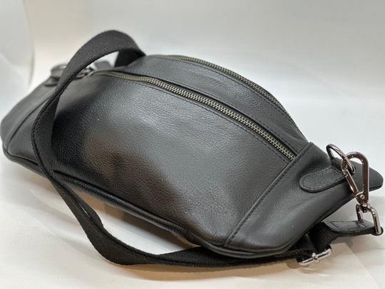 Crossbody i sort kalveskind