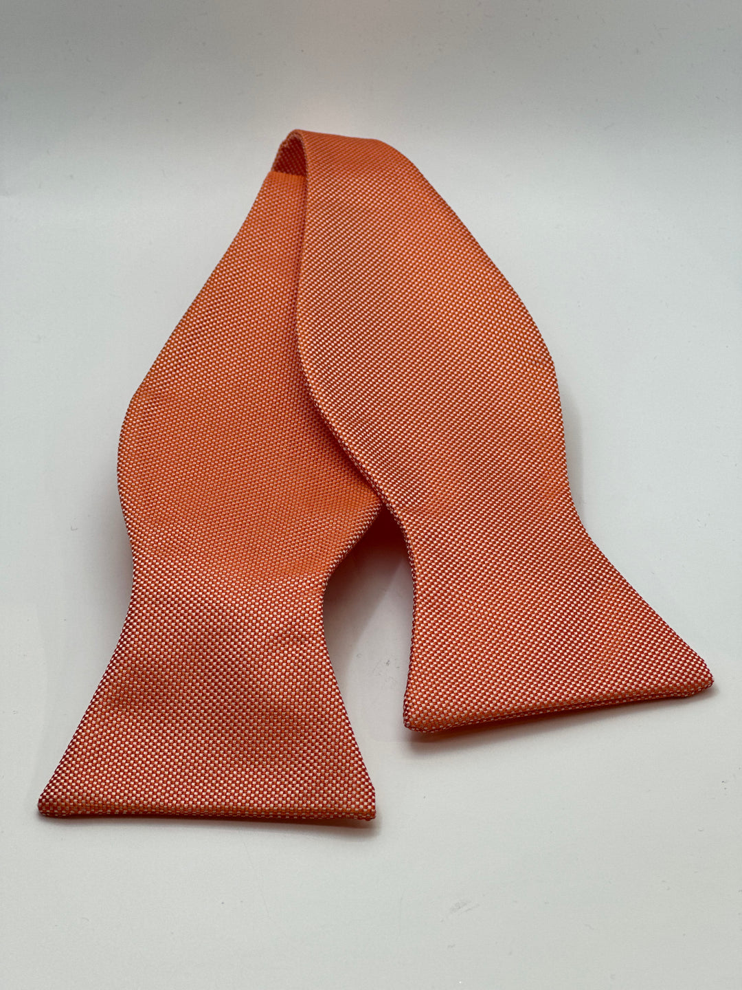 Butterfly Selvbinder ORANGE lavet af Herrernes Magasin
