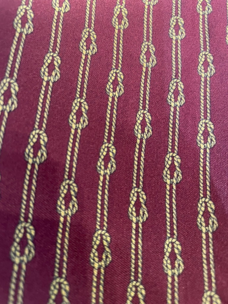 Lommeklud bordo med guld knob