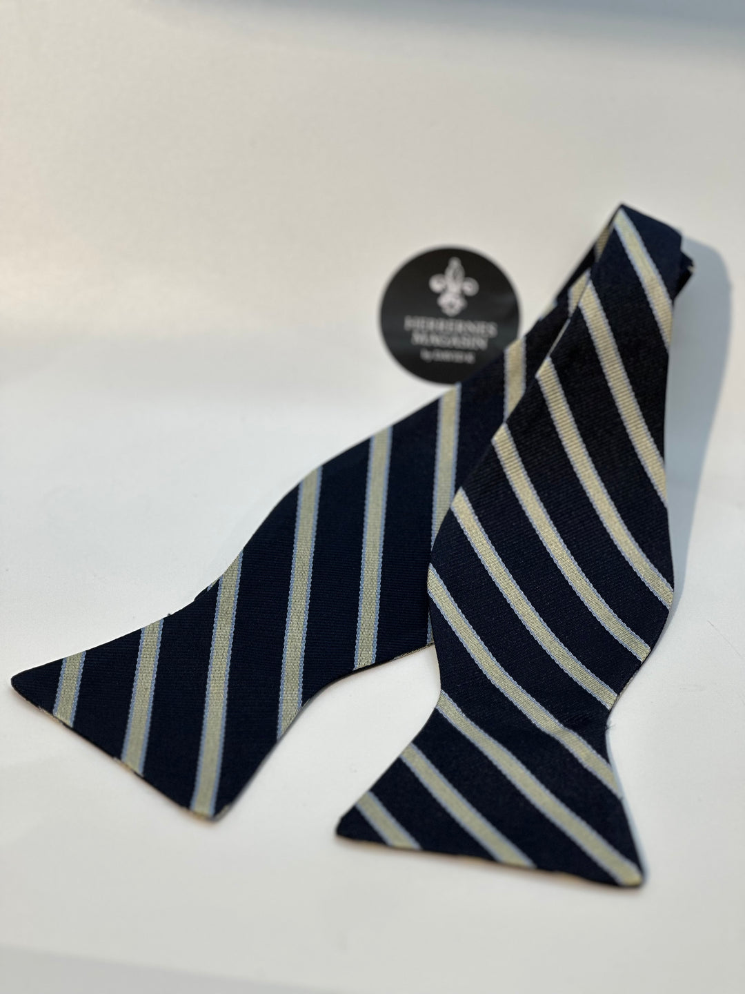 Butterfly selvbinder Stribet Navy lyseblå og gul