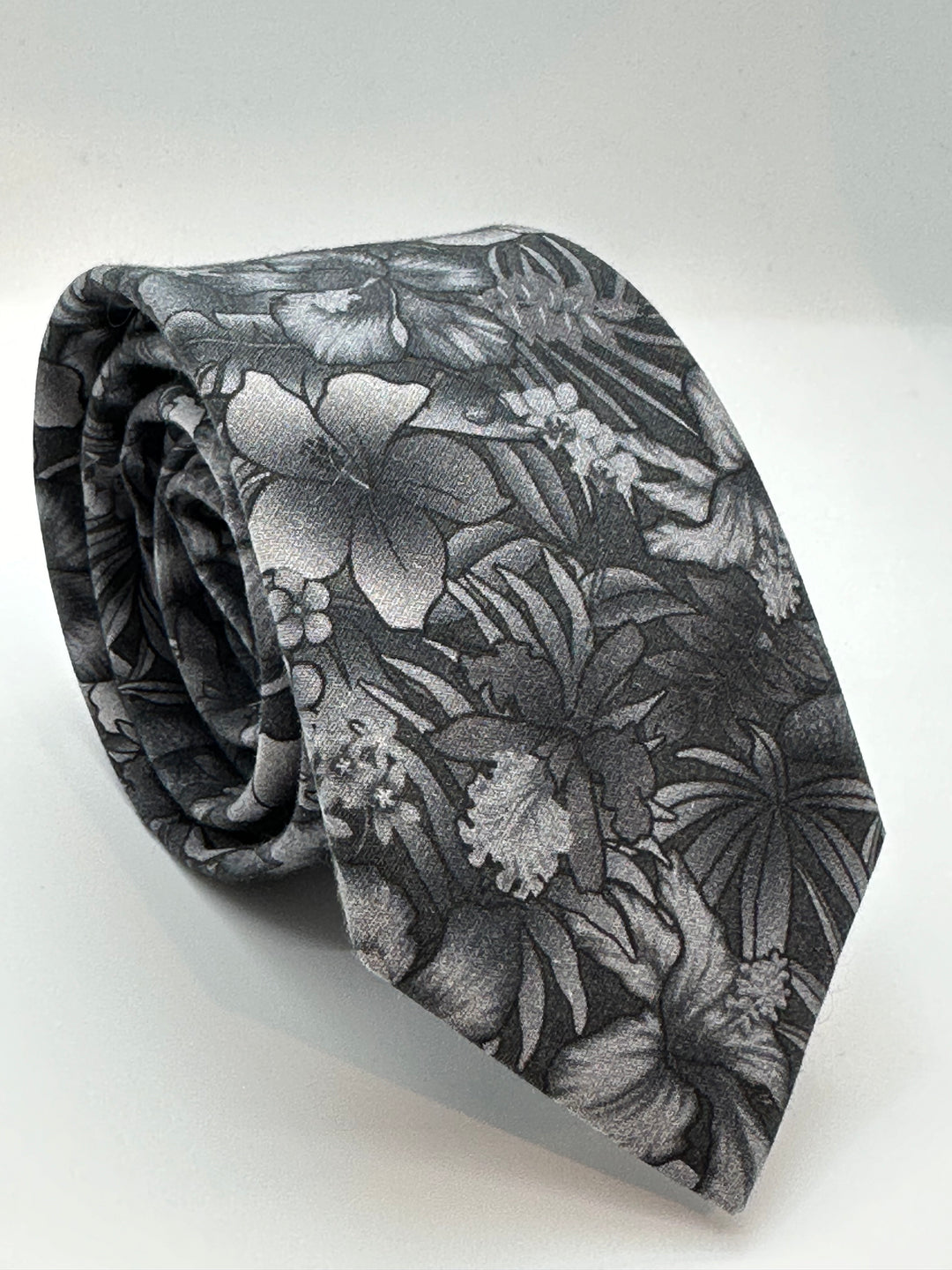 Slips i grå toner med blomster