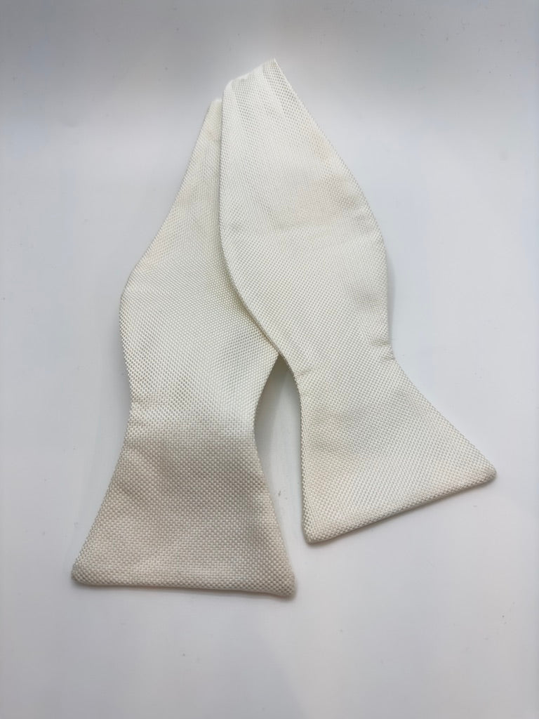 Butterfly Selvbinder OFFWHITE lavet af Herrernes Magasin