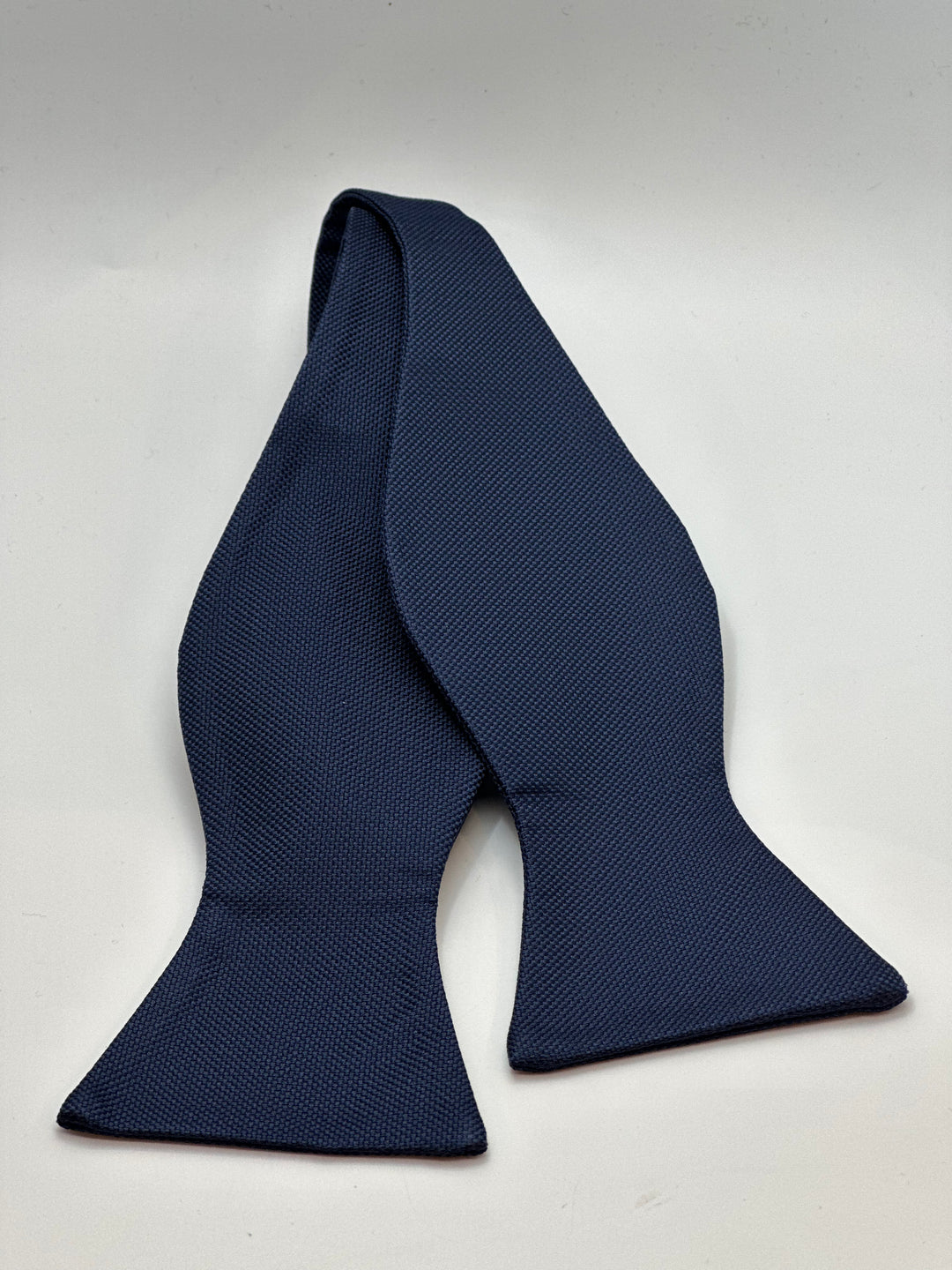 Butterfly Selvbinder NAVY lavet af Herrernes Magasin