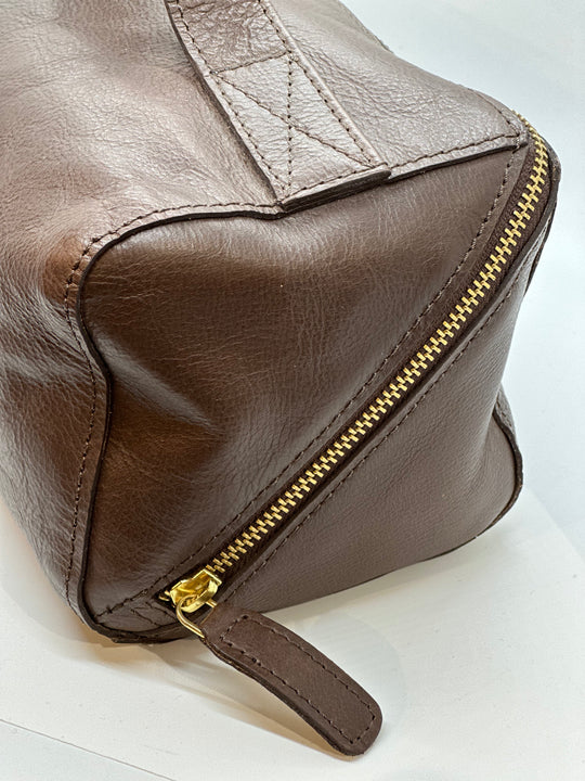 Toilettaske i kalveskind i Mørkebrun