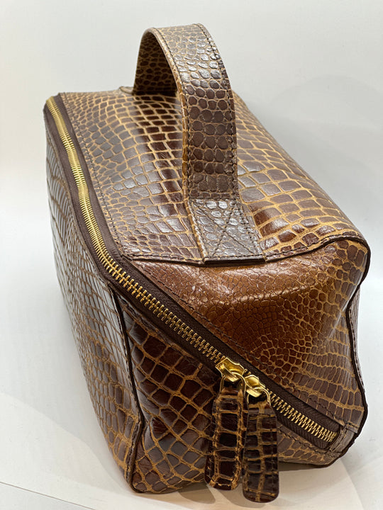 Toilettaske i Brun kalveskind i imiteret Alligator