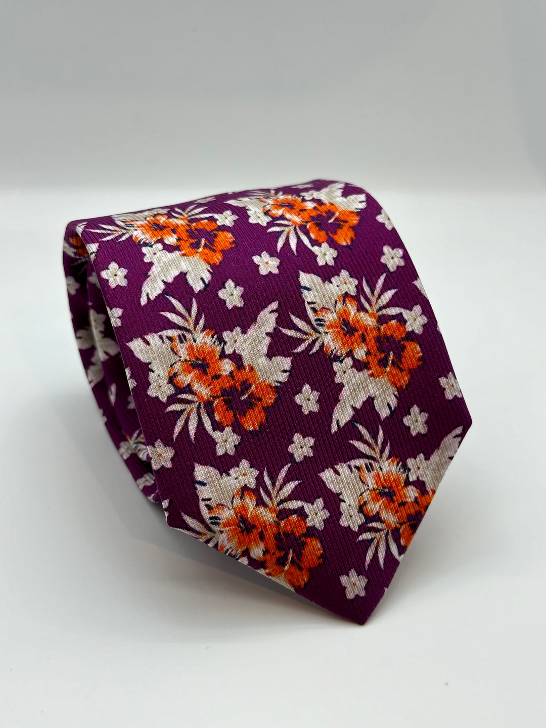Slip i lilla med orange og hvide blomster