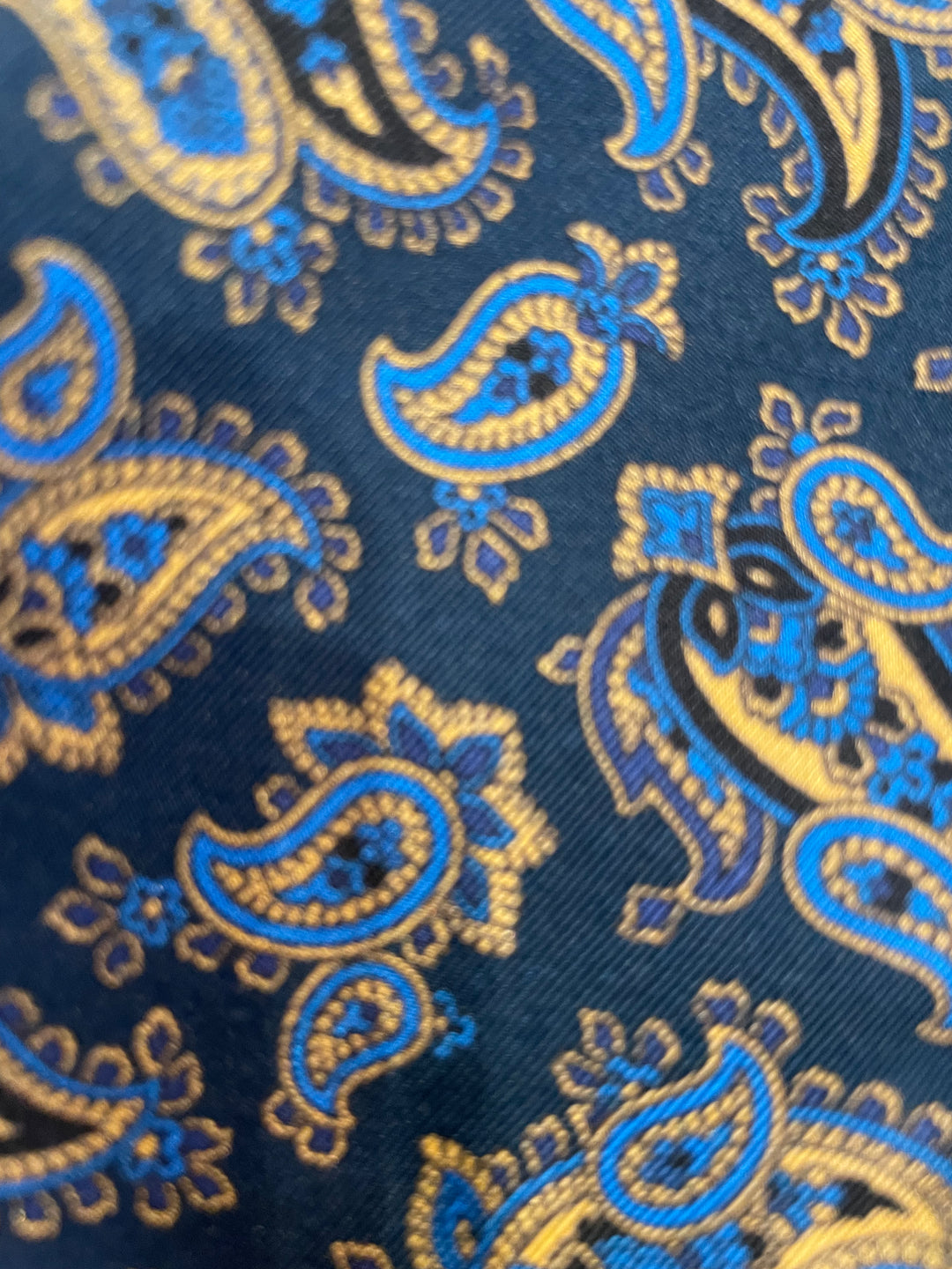 Charmeklud navy med lysblå/gul paisley