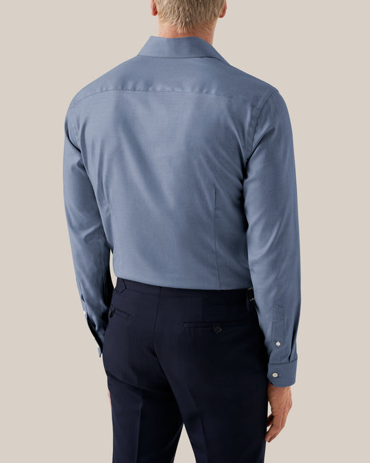 Eton herreskjorte i blå Tencel med cutaway krave og hvide knapper