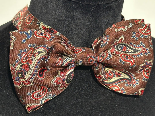 Brunlig med Rød og Beige Paisley
