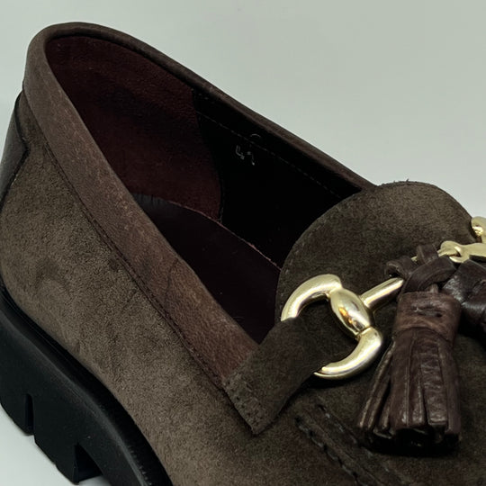 Brun ruskinds Loafer med chunky sål, gylden bidsel, tassels og læder detaljer på hæl