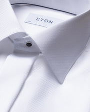 Hvid herreskjorte med dobbeltmanchet og dobbyvævning