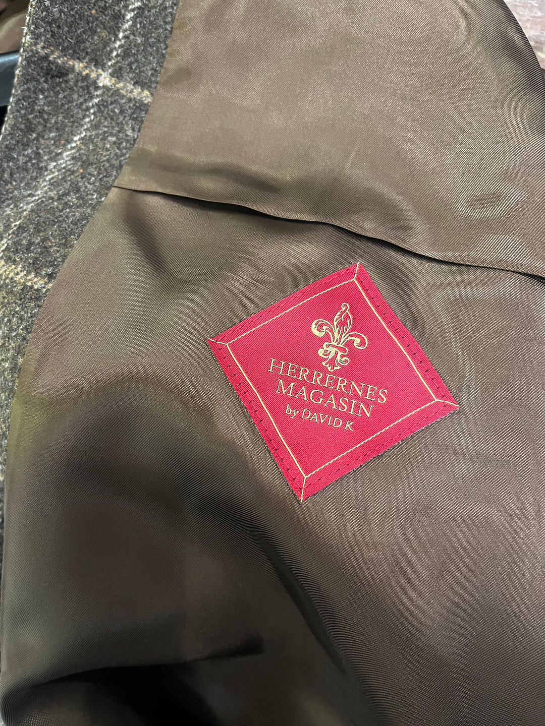 Brun ternet vest i uld by David K