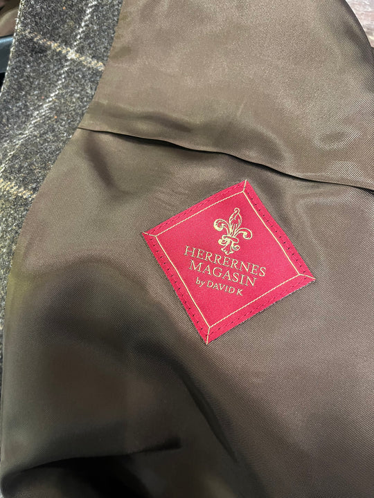 Brun ternet vest i uld by David K