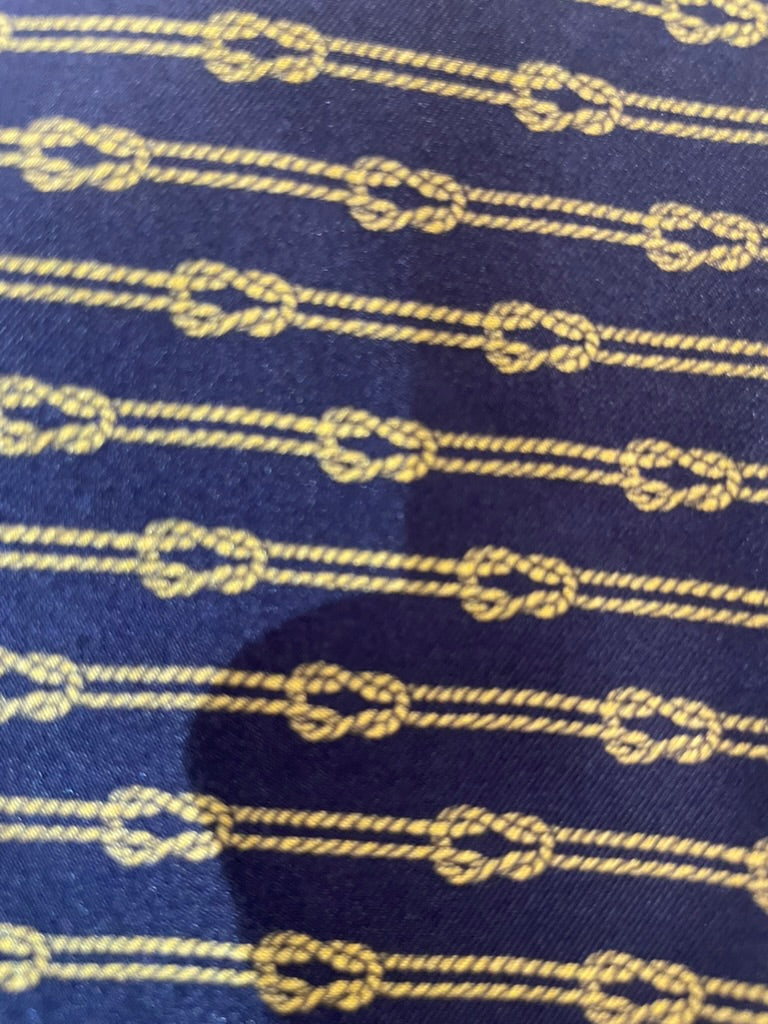 Lommeklud navy med guld knob