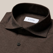 Brun Eton herreskjorte i stretch med extreme cutaway