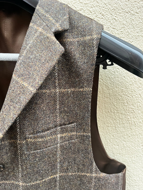 Brun ternet vest i uld by David K