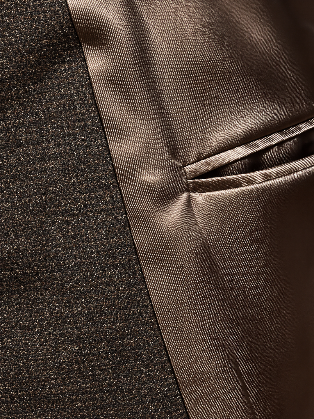 Brun kviltet outdoorvest i uld med småt houndstooth-mønster – by David K