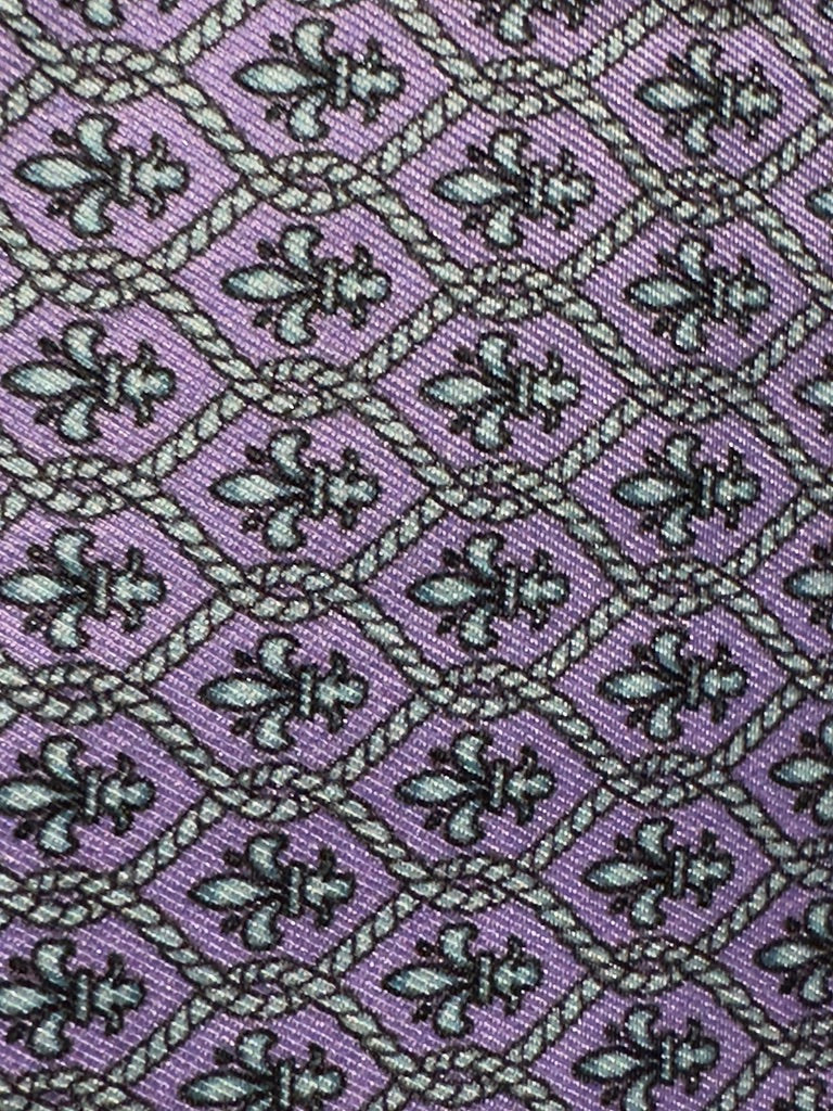 Lyslilla med Fleur de Lis