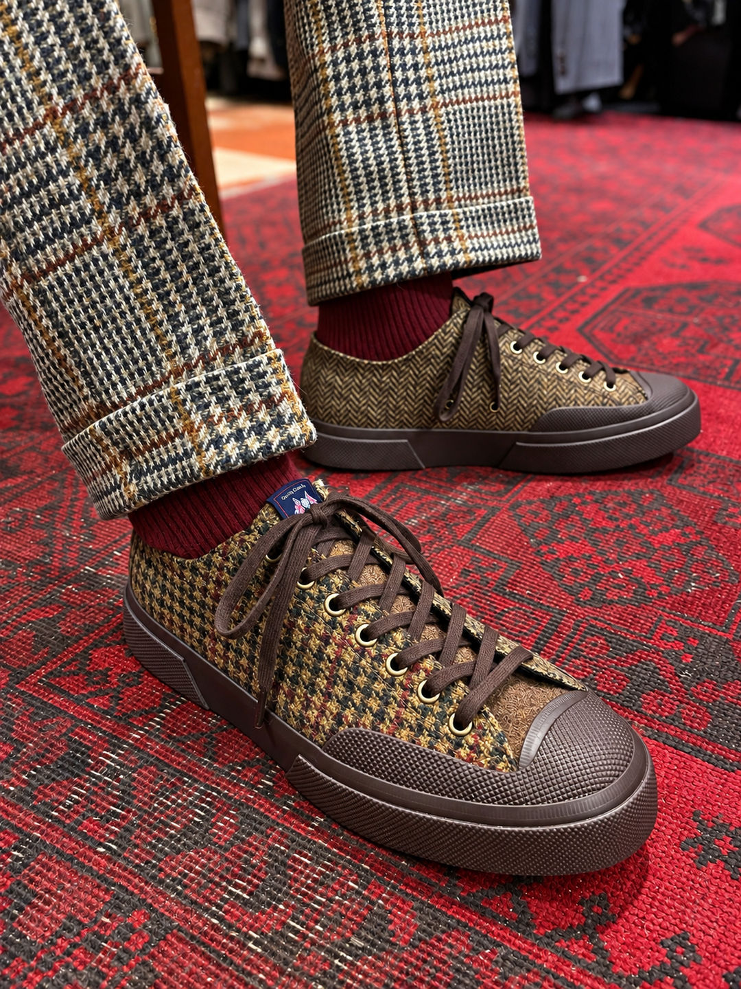 Brun patchwork herrersneaker i uld-tweed med sildebensmønster