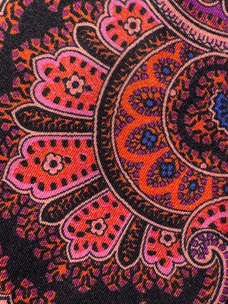 Rødlig med stor Paisley