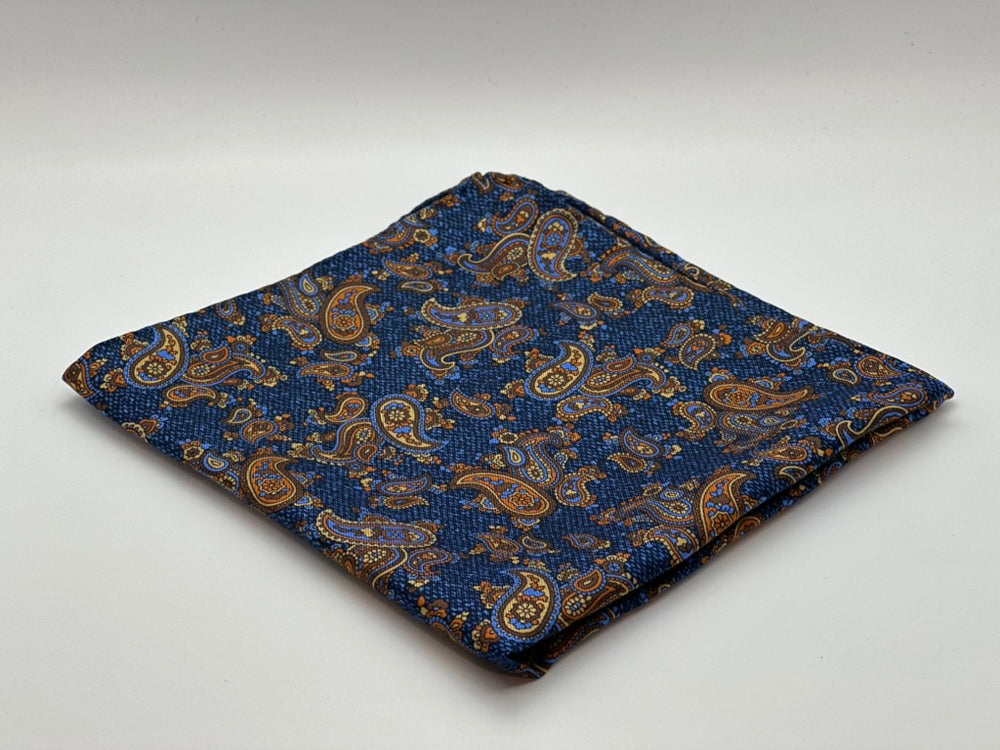 Pocketsquare i blå med brun paisley