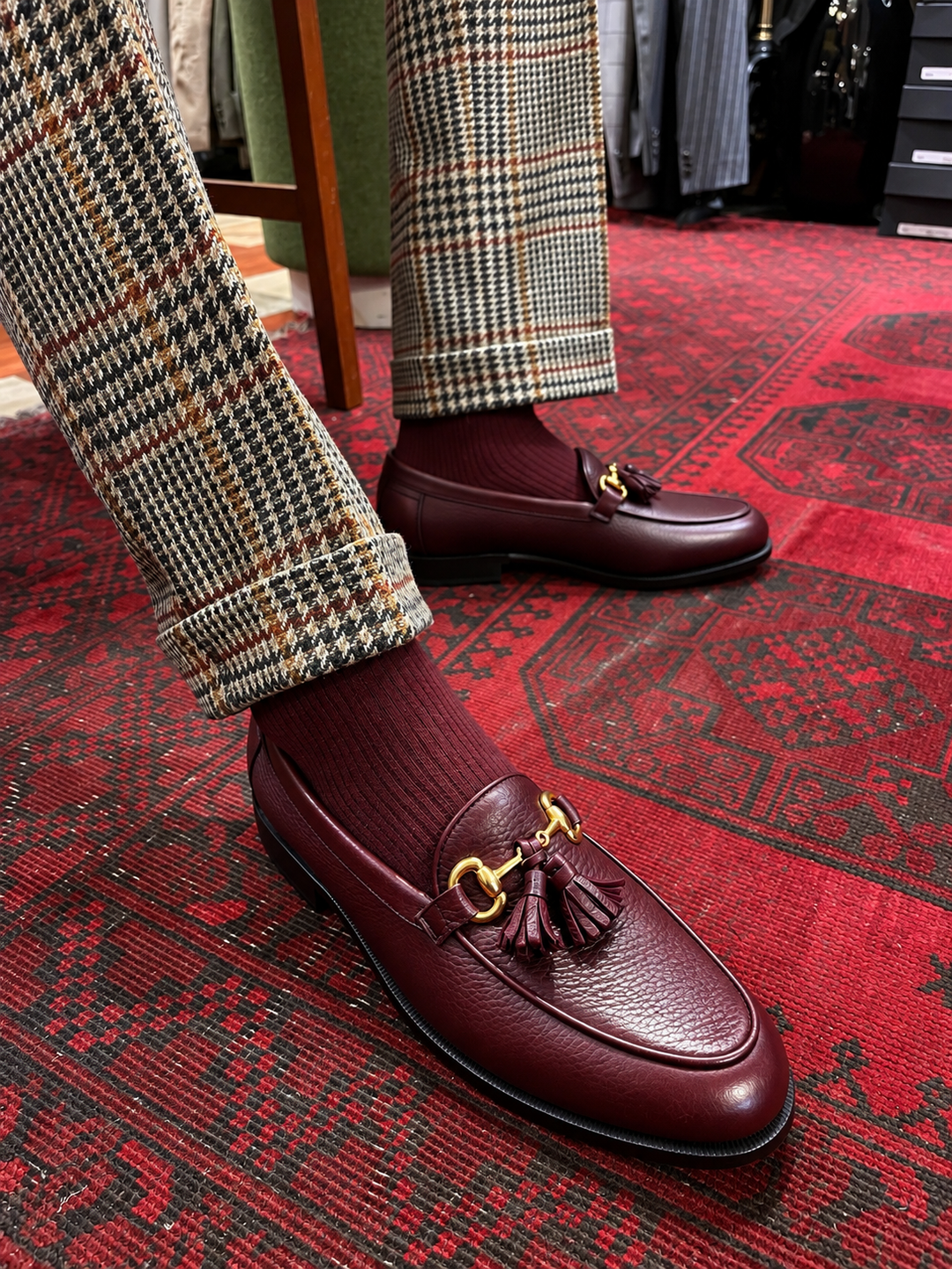 Bordeaux loafer med rulam, guld spænde og tassels - By David K