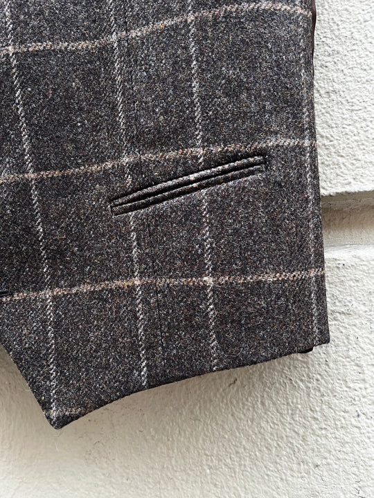 Brun ternet vest i uld by David K