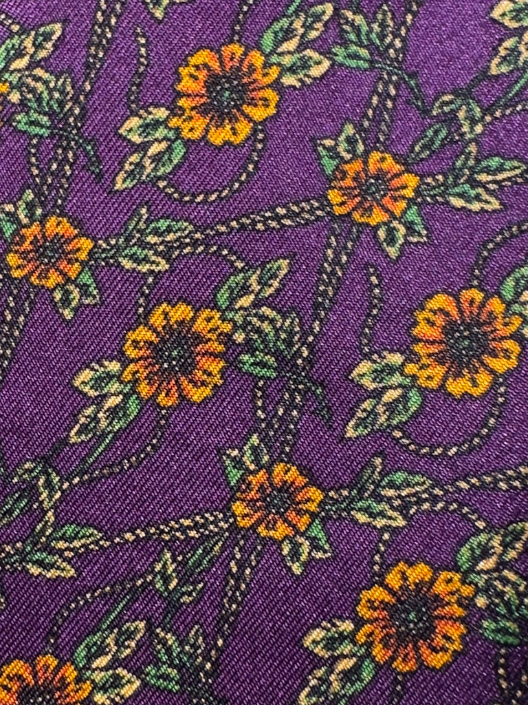 Lilla med Orange blomster og grønne grene