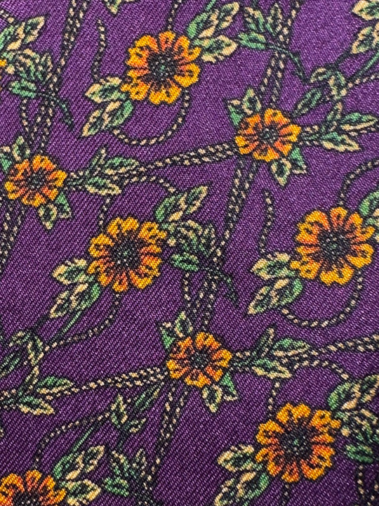Lilla med Orange blomster og grønne grene