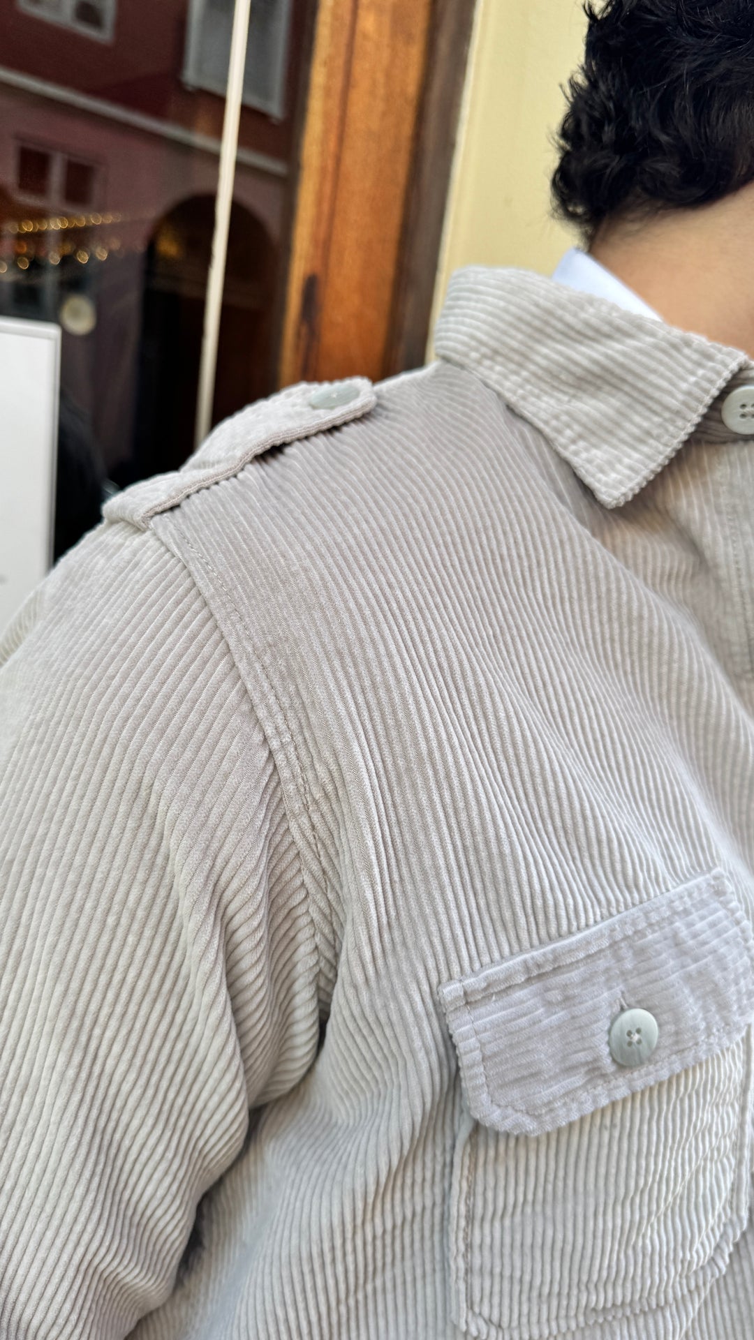 fløjels overshirtskjortre 100% bomuld i lys mocha