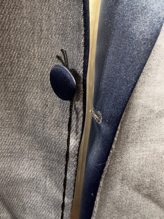 Lysblå dinnerjacket med glimmer og spidsrevers med blå silke