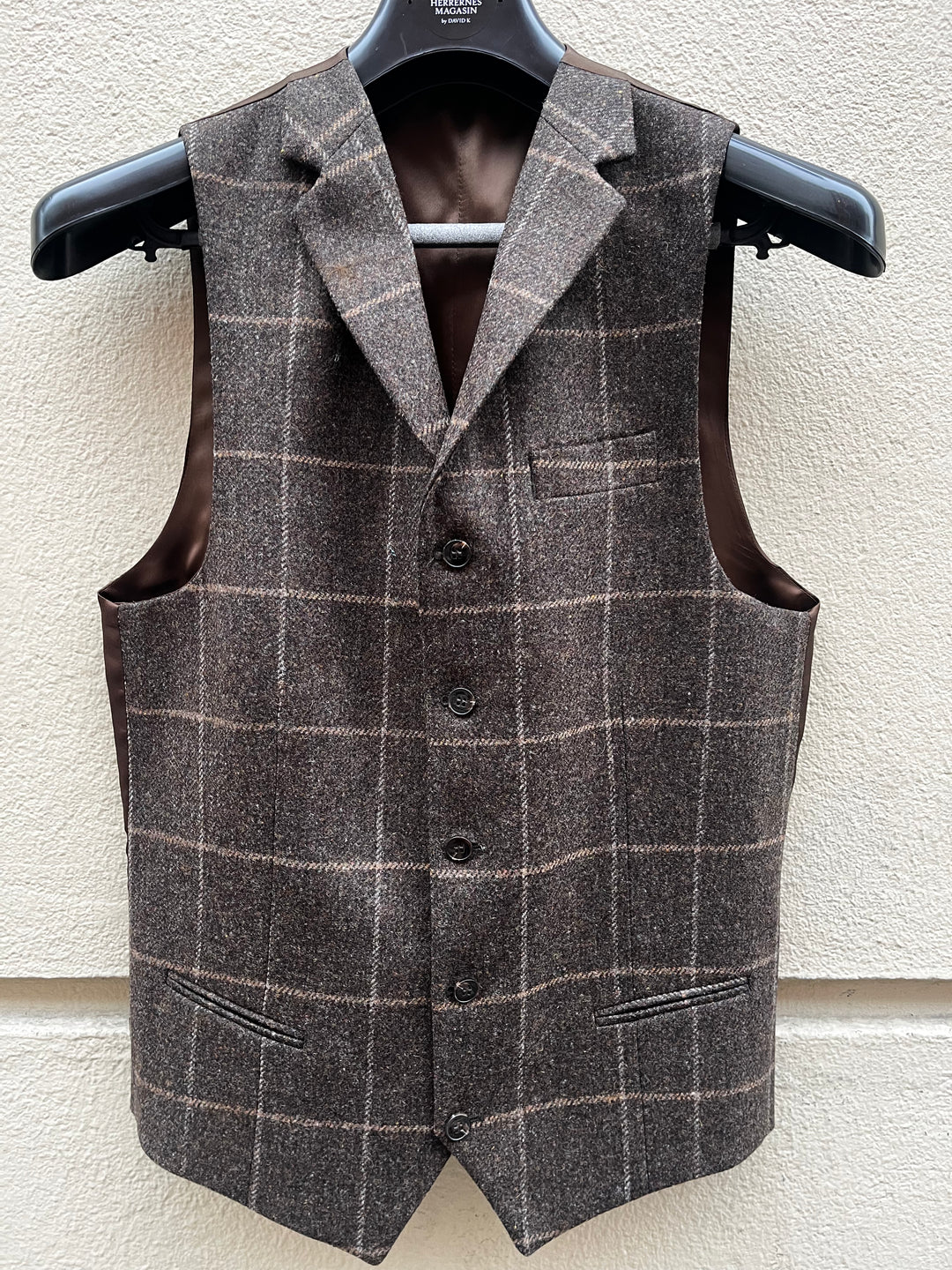 Brun ternet vest i uld by David K