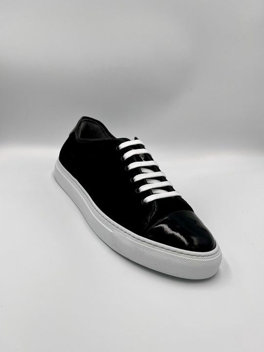 Sort ruskinds sneaker med lak snude - By David K