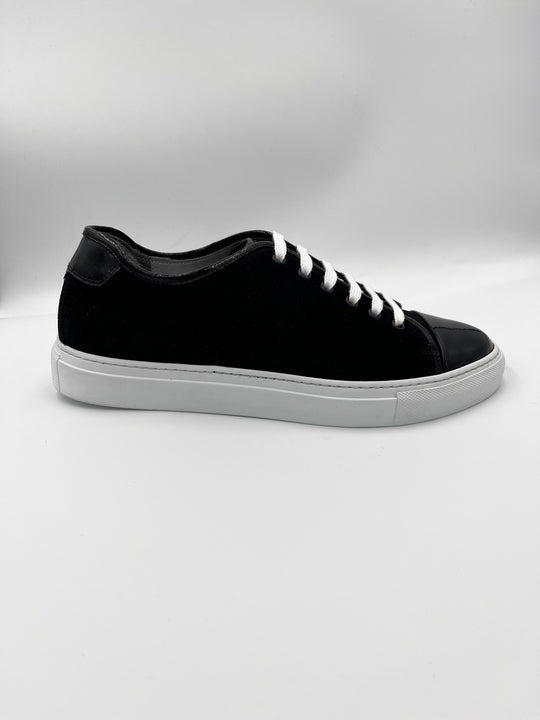 Sort ruskinds sneaker med lak snude - By David K