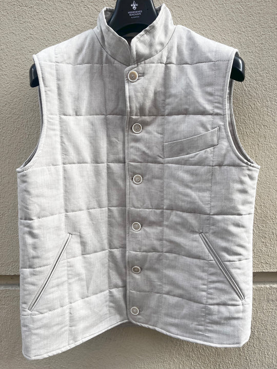 Kviltet outdoorvest, creme vævet hør/uld – by David K