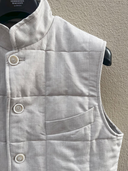 Kviltet outdoorvest, creme vævet hør/uld – by David K