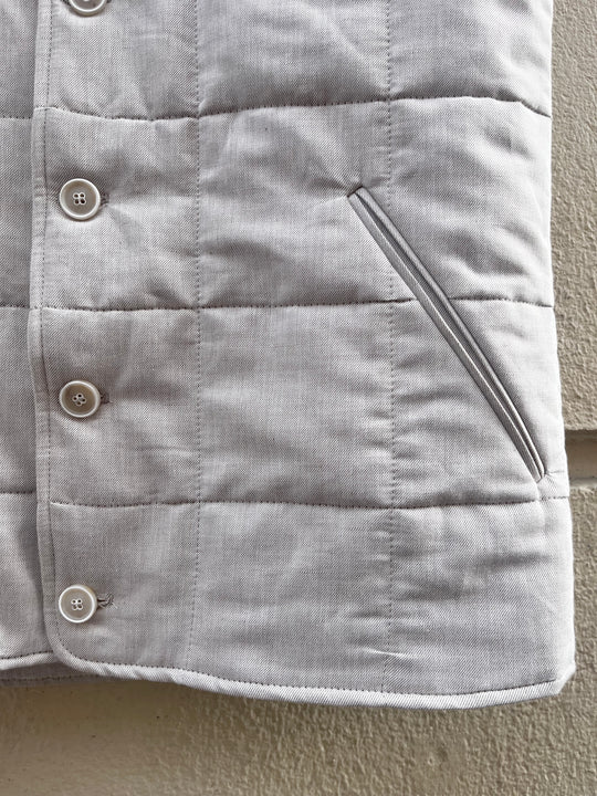 Kviltet outdoorvest, creme vævet hør/uld – by David K