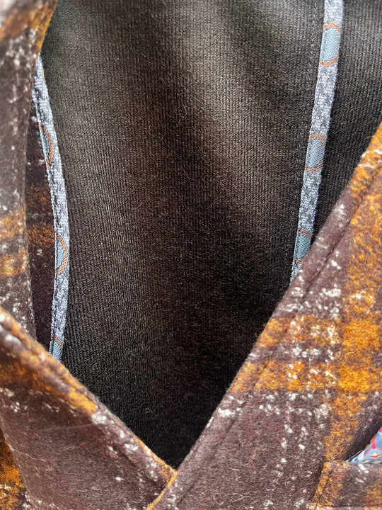 Brun vest i uld- og silkeflannel med orange tern