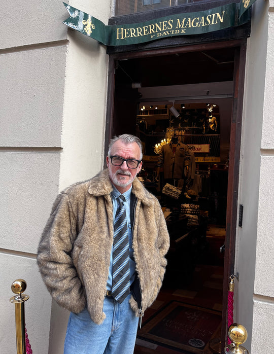 Faux fur jakke med lynlås og krave