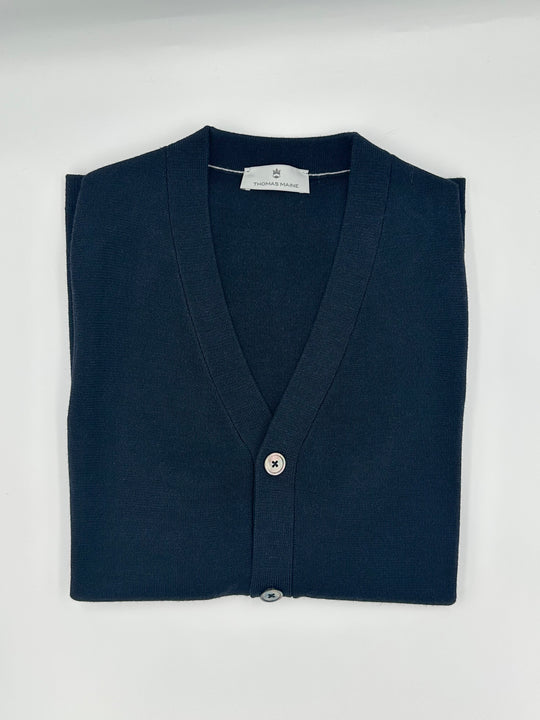 Navy slipover med perlermorsknapper