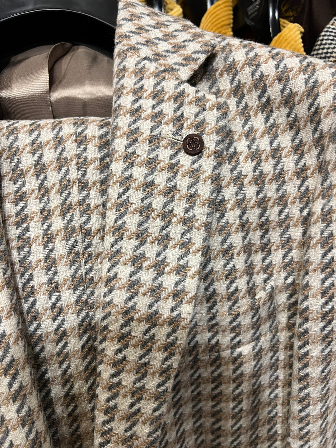 Lyst houndstooth jakkesæt i uld/silke by DavidK
