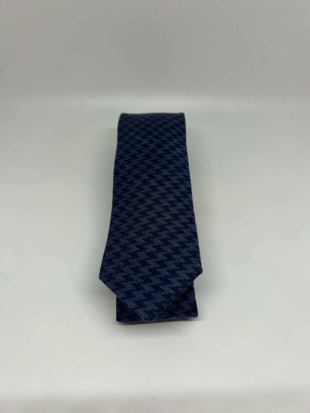 Gaveæske med blå slips og matchende sokker