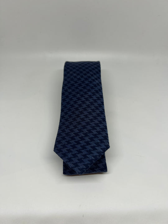 Gaveæske med blå slips og matchende sokker