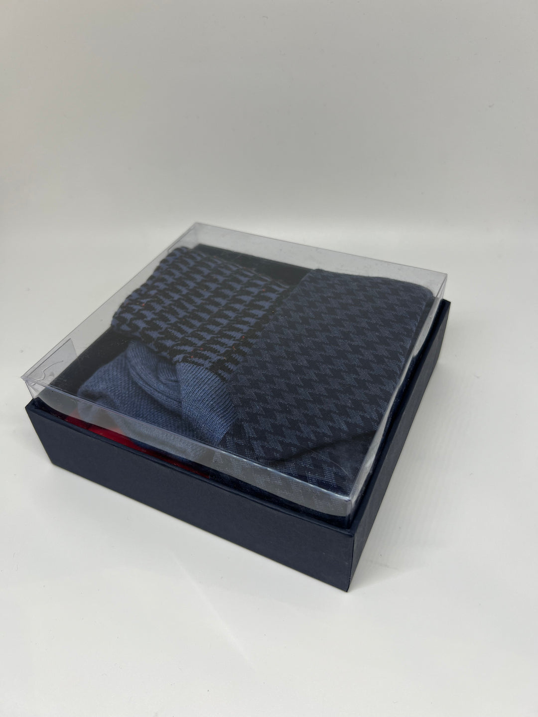 Gaveæske med blå slips og matchende sokker