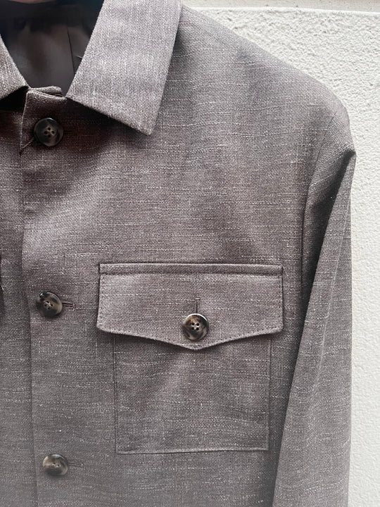 Brun overshirt herrejakkesæt med højtaljet buks og sidejustering