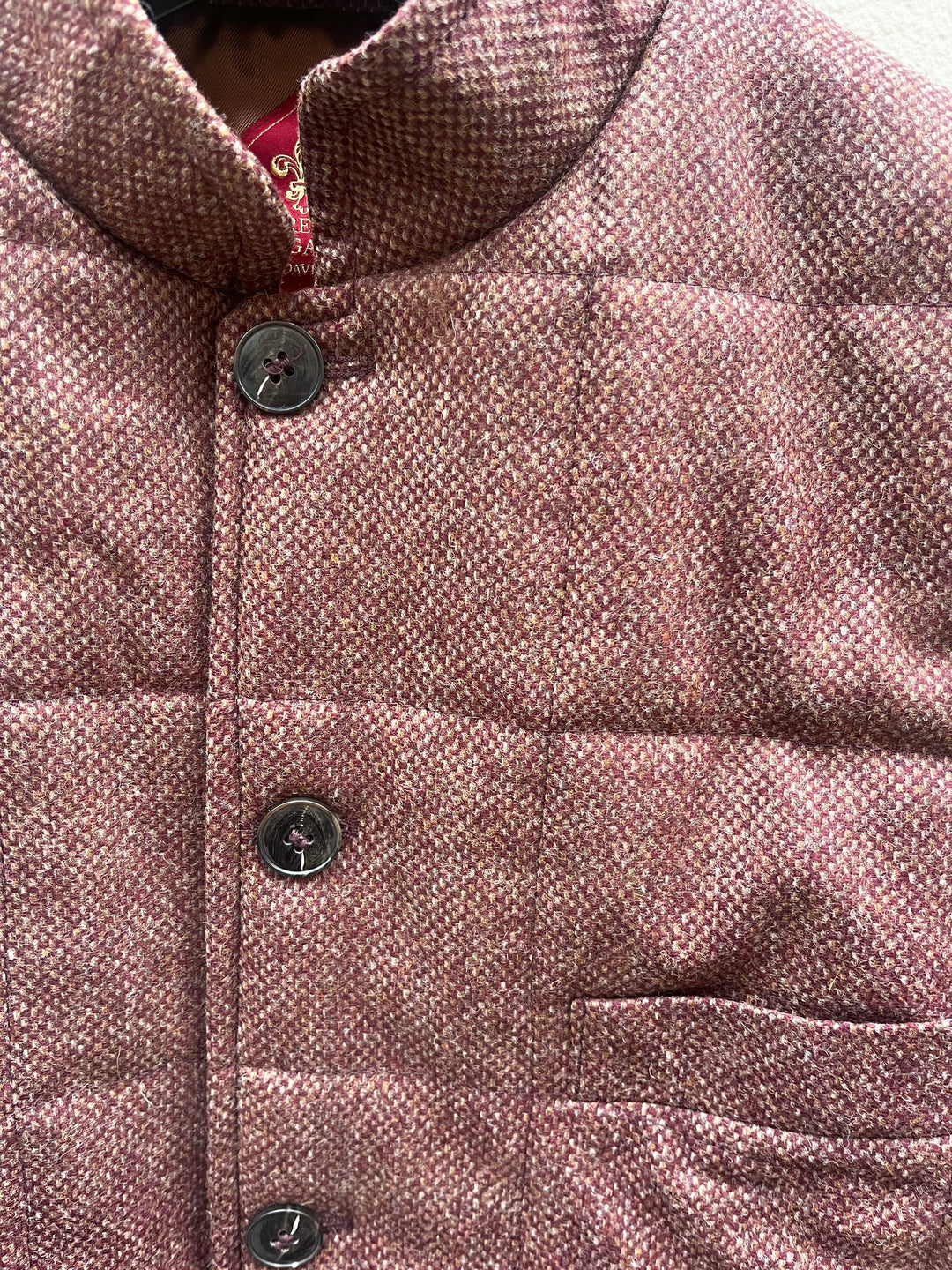 Kviltet Herrevest i rød flannel by David K